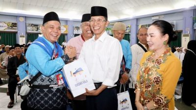 Lepas JCH ke Tanah Suci dan Dibekali Sambal Bilis hingga Rendang, Amsakar-Li Claudia Titip Doa untuk Batam