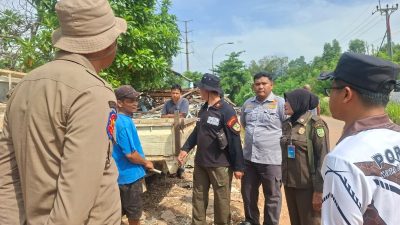 Bahayakan Masyarakat, Satpol PP Razia dan Tegur Pemilik Anjing di Daerah Dekat SMU 3 Batam