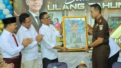 Pimpinan DPRD Batam Beri Kejutan di Ultah Kajari Batam