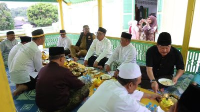 Wagub Nyanyang Salat Jumat di Masjid Raya Sultan Riau Penyengat, Pererat Silaturahmi dengan Masyarakat