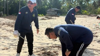 Kejaksaan Hadir untuk Lingkungan, Wakajati Kepri Pimpin Kurvei di Pantai Teluk Sahi
