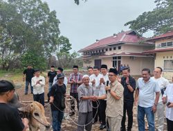 Tekan Angka Stunting, Dinas PUPR Karimun Salurkan Daging Kurban Khusus ke Dua Kelurahan Terdampak