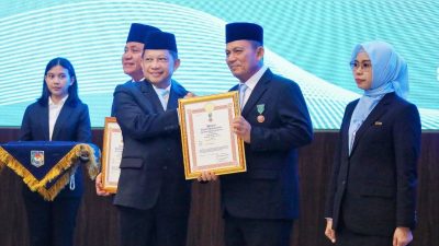 Gubernur Kepri Ansar Ahmad Terima Tanda Kehormatan Satyalancana Wira Karya dari Presiden RI