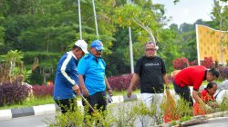 Gubernur Ansar Turun Langsung Bersihkan Jalan Bandara RHF, Tegaskan Pentingnya Menjaga Wajah Kepri
