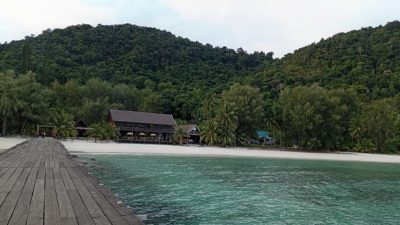 Liburan Berkesan di Bayu Lestari Island Resort Mersing, dari Jelajah Pulau Sekitar hingga Atraksi Permainan Api yang Memukau