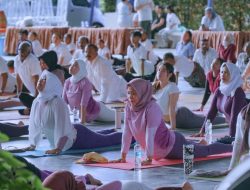 Diinisiasi HARRIS Hotel Batam Center dan HARRIS Resort Waterfront Batam, Ratusan Peserta Meriahkan Hari Yoga Internasional 2026