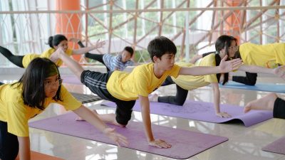HARRIS Barelang Batam Hadirkan Yoga Tepi Laut, Beach Games untuk Liburan Keluarga Menyenangkan Selama Juni 2026