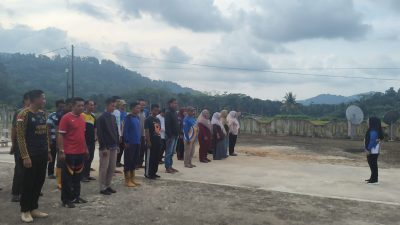 Melalui Jumat ASRI, Kecamatan Jemaja Timur Perkuat Budaya Gotong Royong