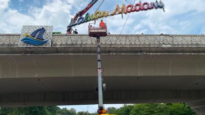 Usai Viral Dikira Hilang, Lampu “Laluan Madani” Kini Kembali Hiasi Flyover Gajah Mada