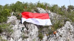Semarak HUT ke-81 RI, Bendera Merah Putih Raksasa Berkibar di Pulau Sahi Natuna