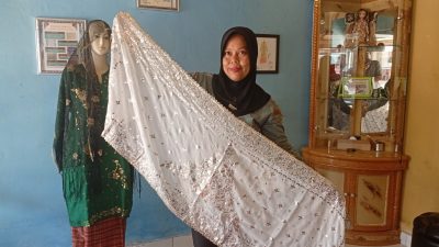 Rumah Pengrajin Tekat Encek Zulaika dan Tenun Lingga, Membawa Warisan Budaya ke Pasar Mancanegara